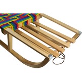 Houten sleden met een rugleuning en een geweven zitting