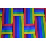 Houten sleden met een rugleuning en een geweven zitting