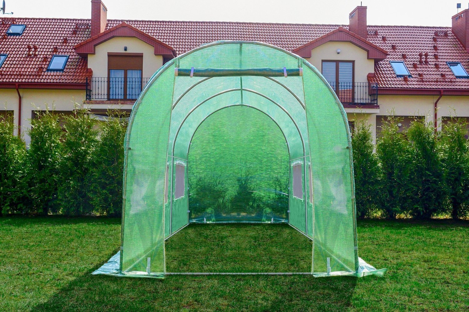 Tuinkas 4 x2,5x2 meter - 10m2 - metalen frame met groene PE-folie - met klamboe ramen