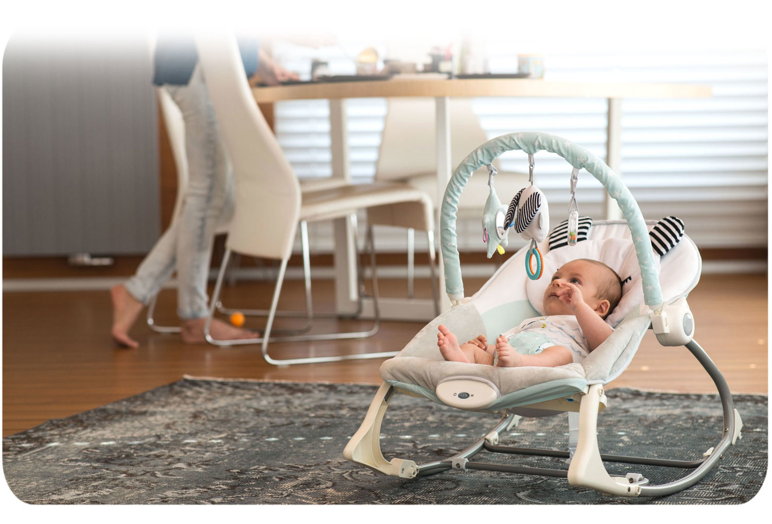 Wipstoeltje met vibratiesysteem Mint + speelband – 70 x 48 cm