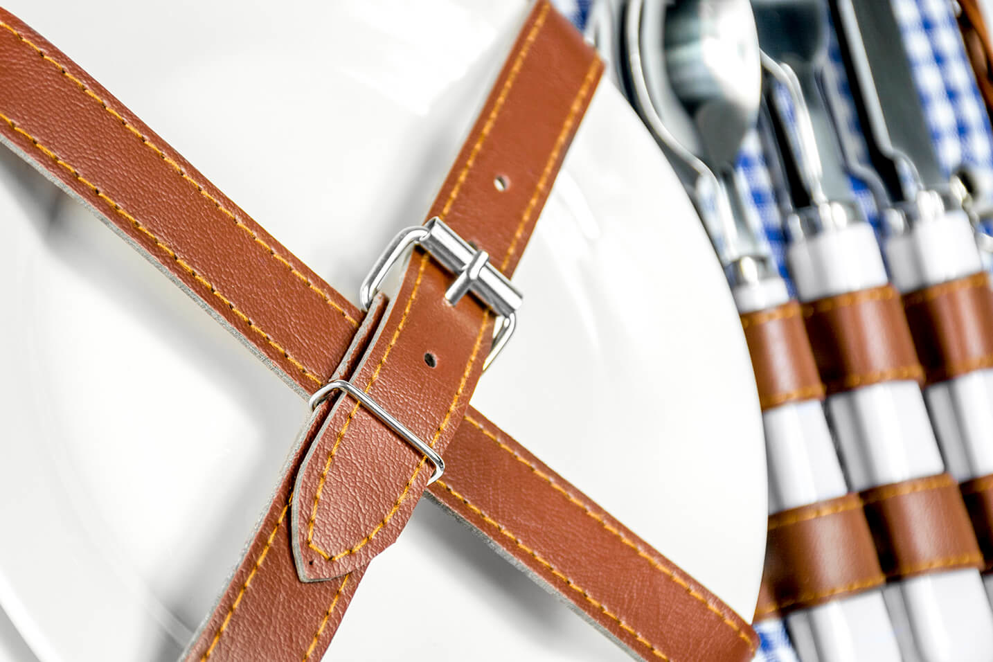 Picknickmand handgemaakt 4-persoons + servies & thermotas