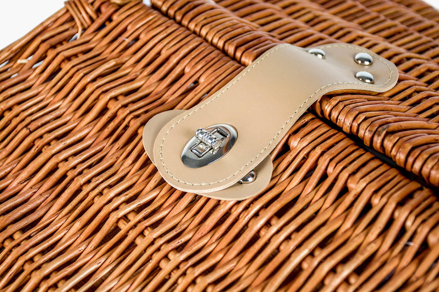 Picknickmand riet met hengsel 4-persoons + servies & thermotas