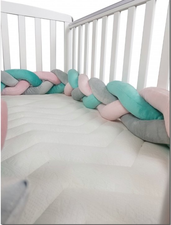 Bedbumper bedomrander - 280 cm lang - Gevlochten - Roze Groen