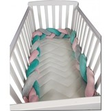 Bedbumper bedomrander - 280 cm lang - Gevlochten - Roze Groen