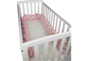 Bedbumper bedomrander - 280 cm lang - Gevlochten - Roze