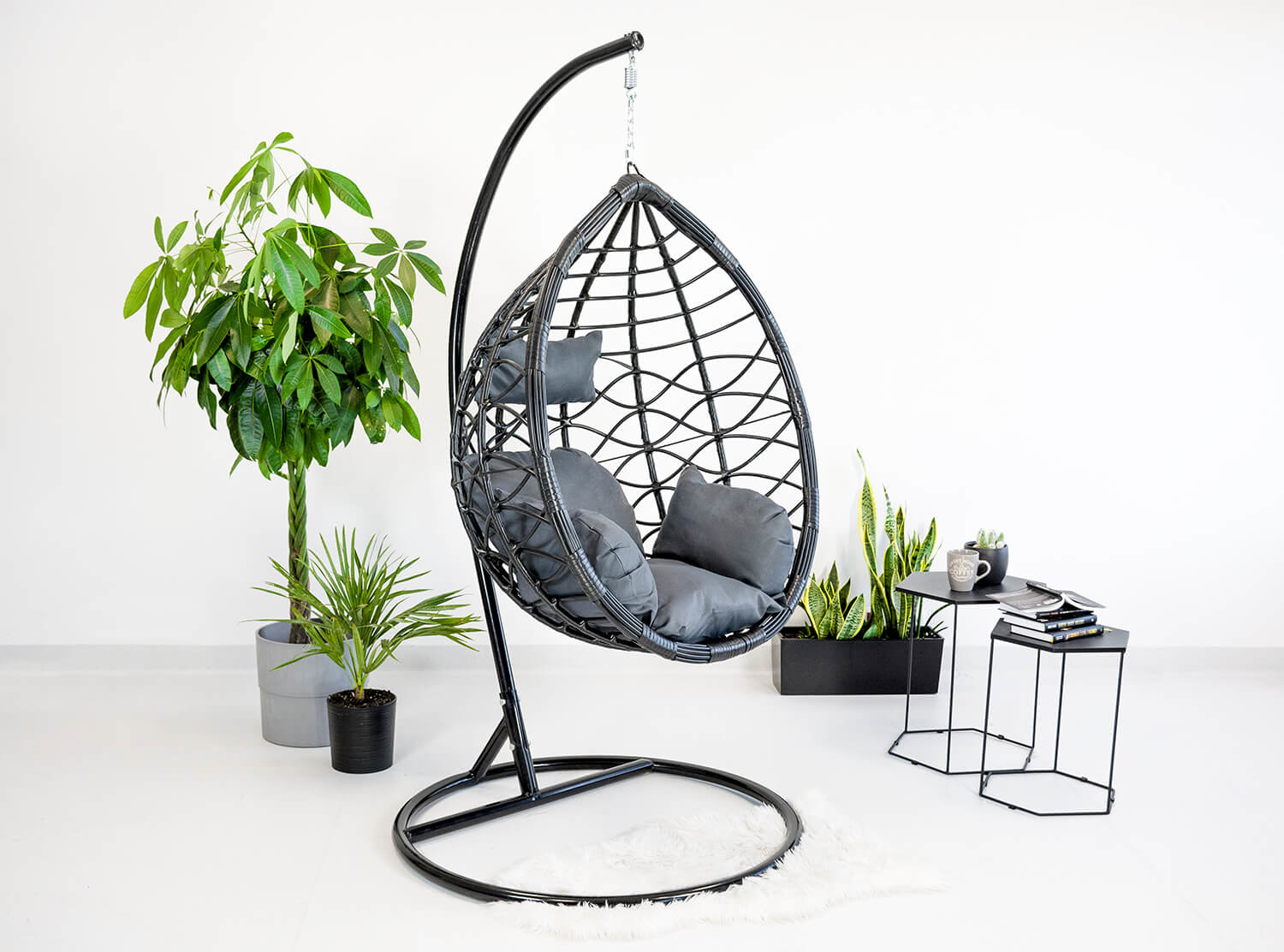 Hangstoel - met frame - zwart - grijs kussen - tot 125 kg