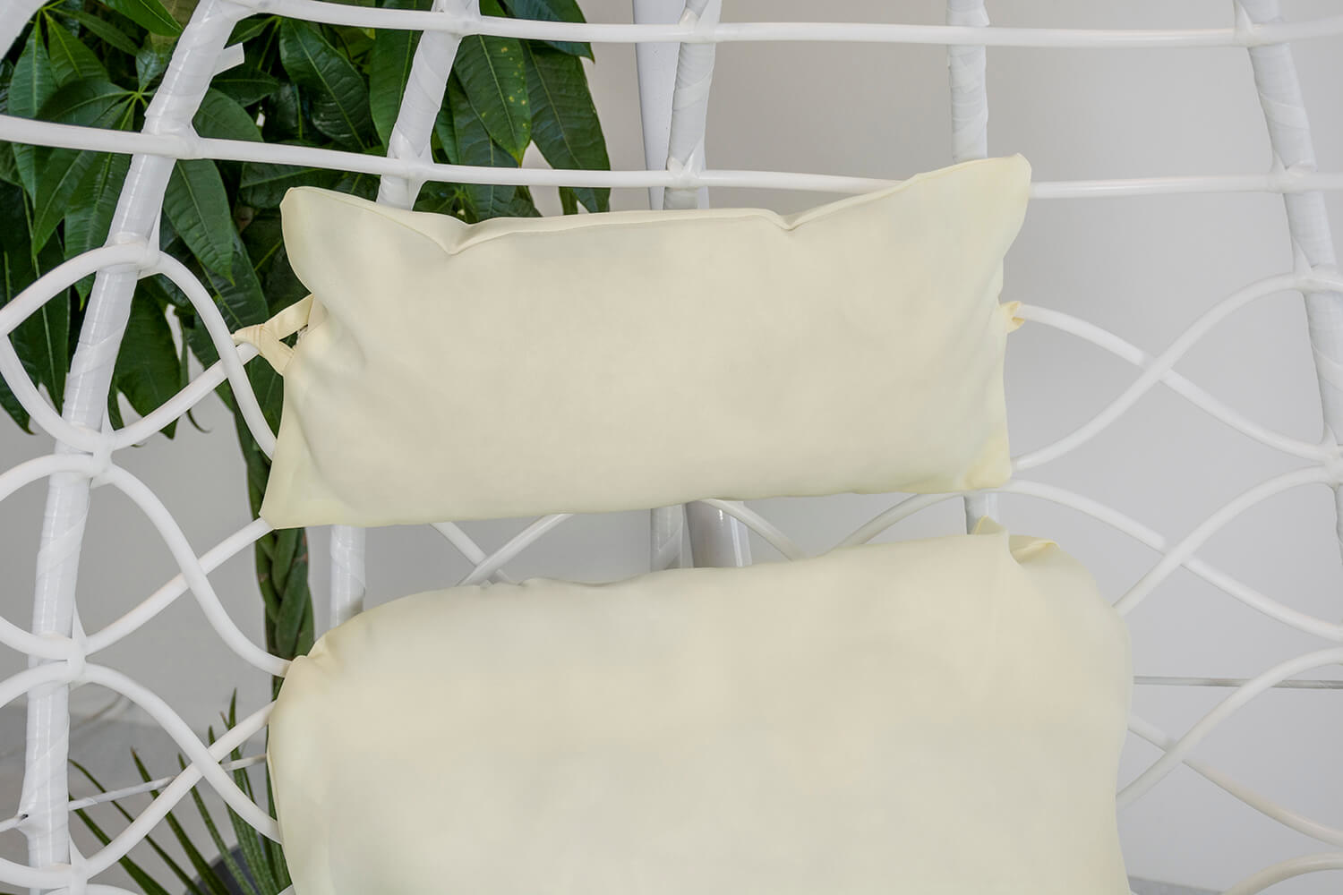 Hangstoel - met frame - wit - beige kussen - tot 125 kg
