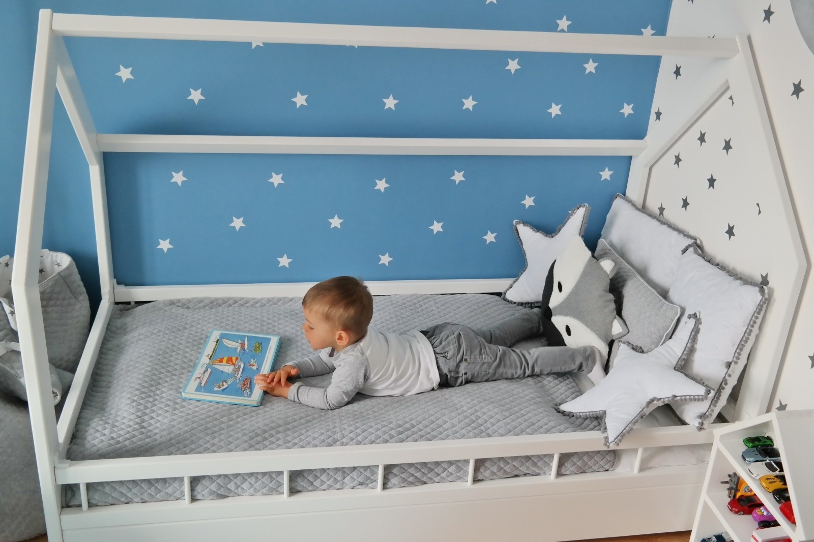 Houten kinderbed - huisbed - incl. premium matras - 160x80 - met barrierres - wit