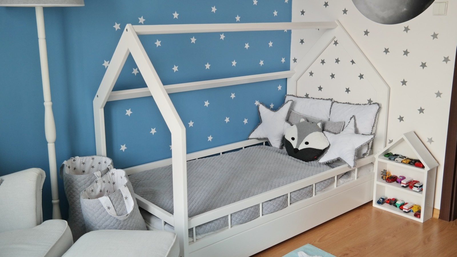 Houten kinderbed - huisbed - incl. ECO matras - 160x80 - met barrierres - wit