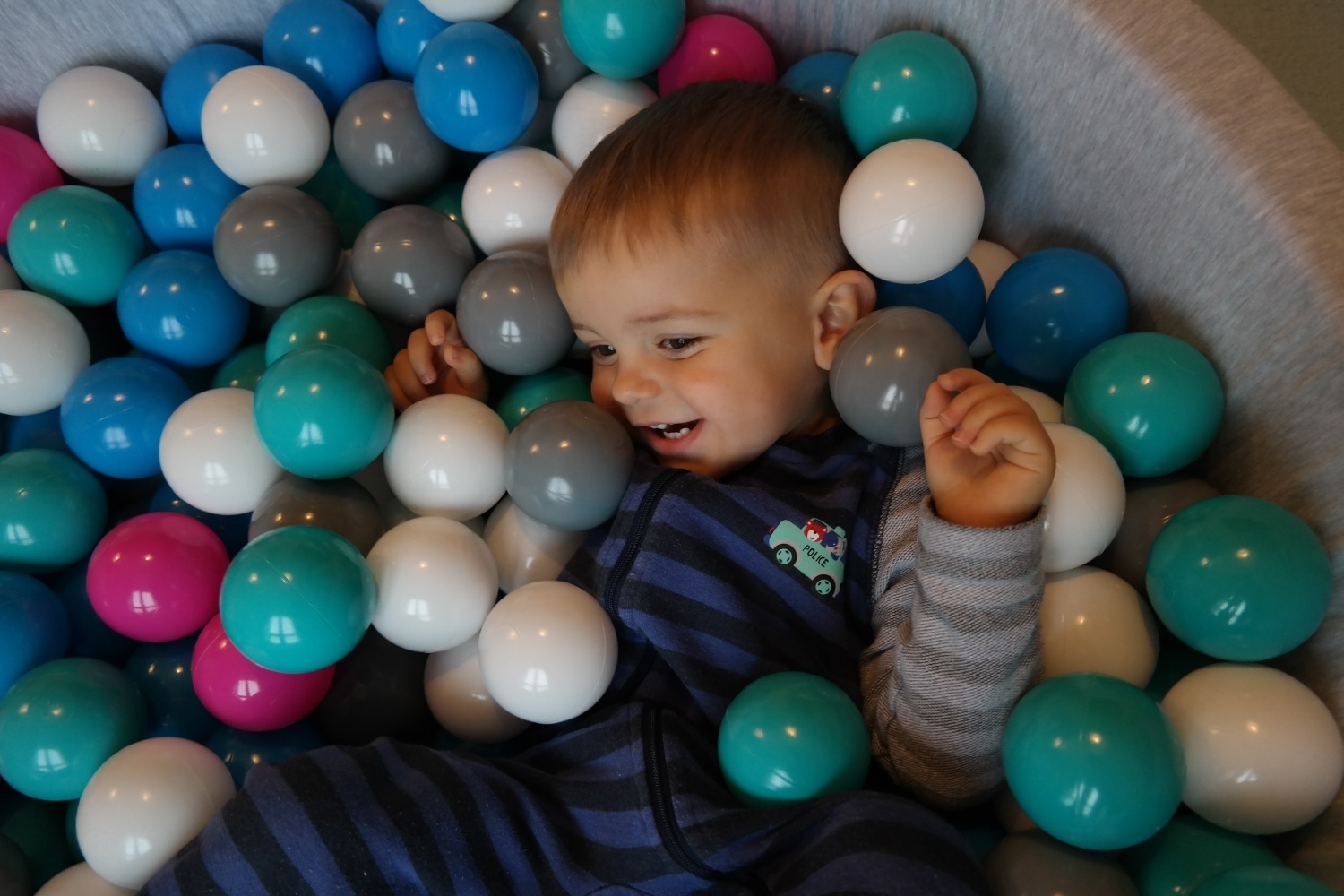 Ballenbak - 300 ballen - rond - 90x30 cm ballenbad - witte, babyblauw, grijze ballen