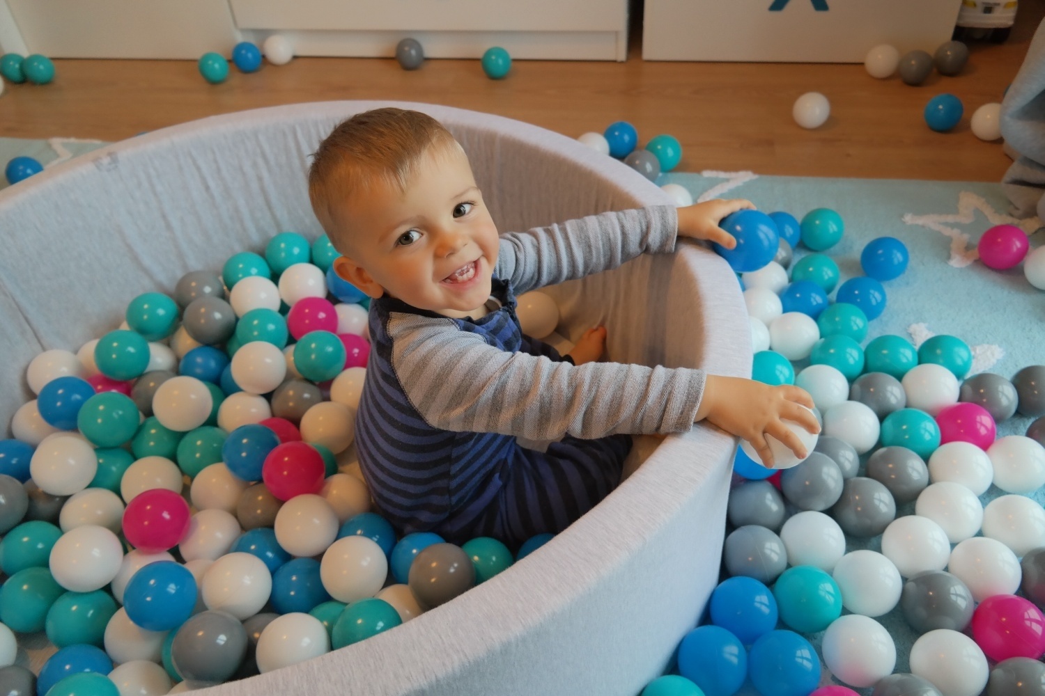 Ballenbak - 300 ballen - rond - 90x30 cm ballenbad - witte, babyblauw, grijze ballen