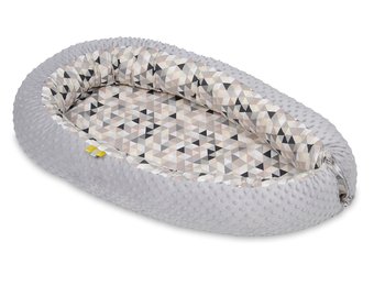 Babynest - baby nestje - 0-8 maanden - 82x54cm - beige driehoeken – grijs