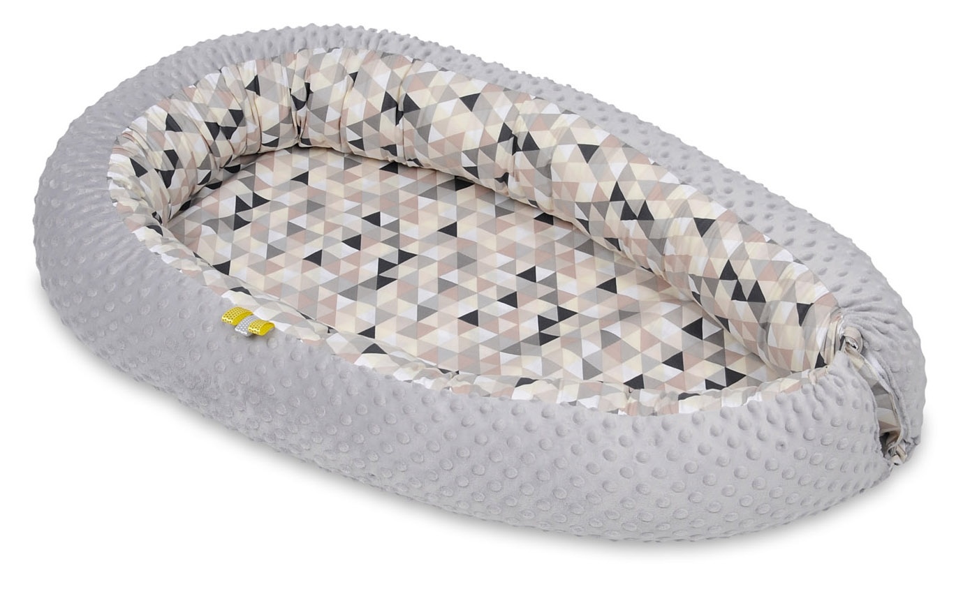 Babynest - baby nestje - 0-8 maanden - 82x54cm - beige driehoeken – grijs