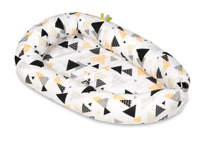 Babynest - baby nestje - 0-8 maanden - 100% katoen - 82x54cm - gele driehoeken