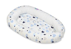 Babynest - baby nestje - 0-8 maanden - 100% katoen - 82x54cm - blauwe hartjes - wit