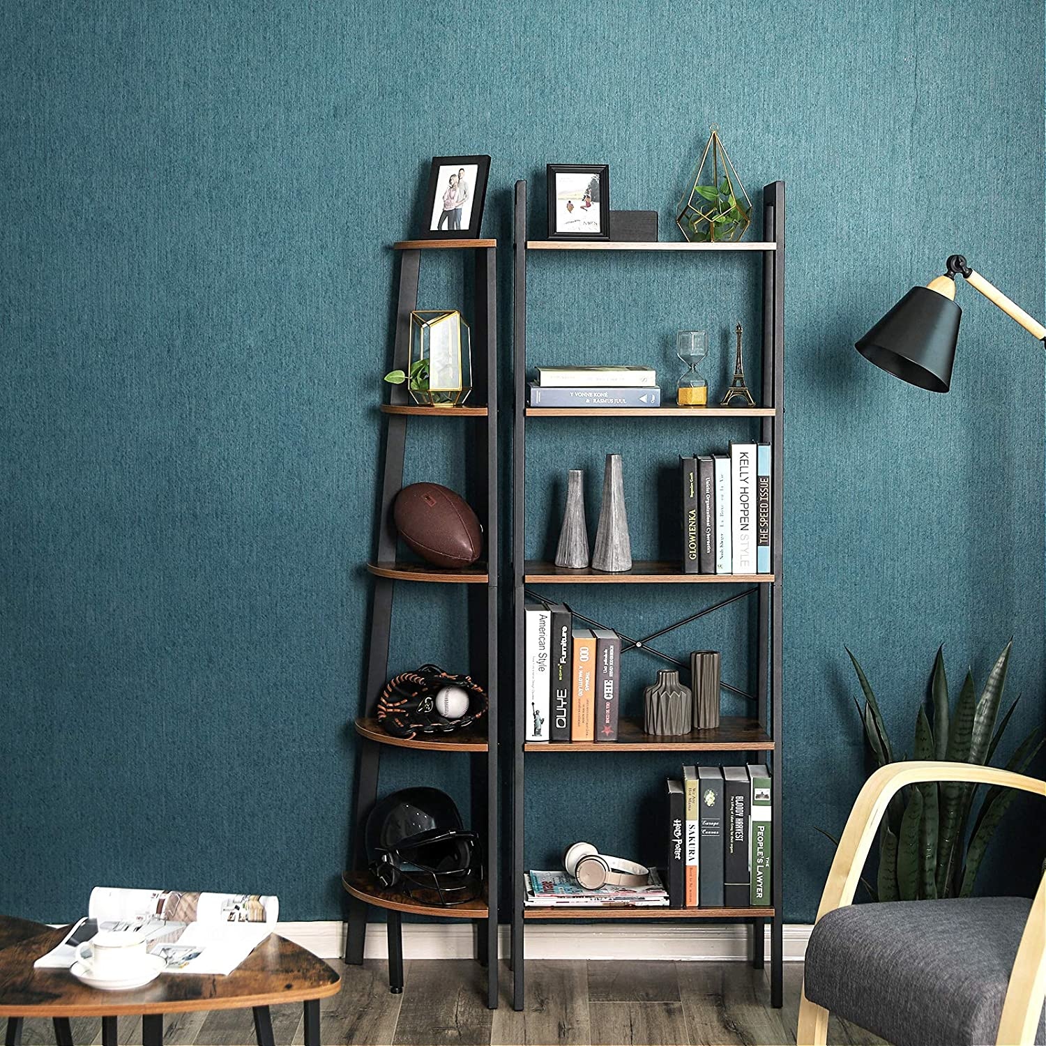 Boekenrek in vintage-stijl met vijf planken en een metalen frame 56 x 172 x 34 cm