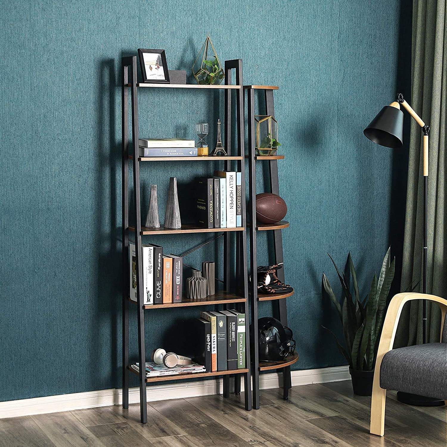 Boekenrek in vintage-stijl met vijf planken en een metalen frame 56 x 172 x 34 cm