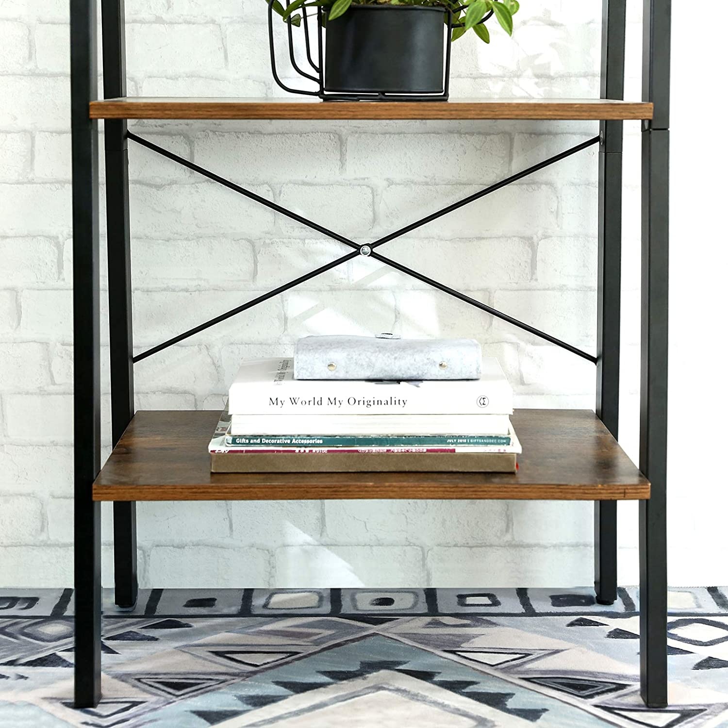 Boekenrek in vintage-stijl met vijf planken en een metalen frame 56 x 172 x 34 cm
