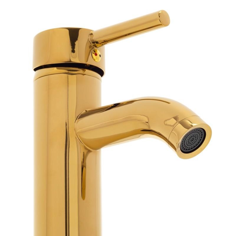 Badkamer wastafel kraan staande gouden kraan