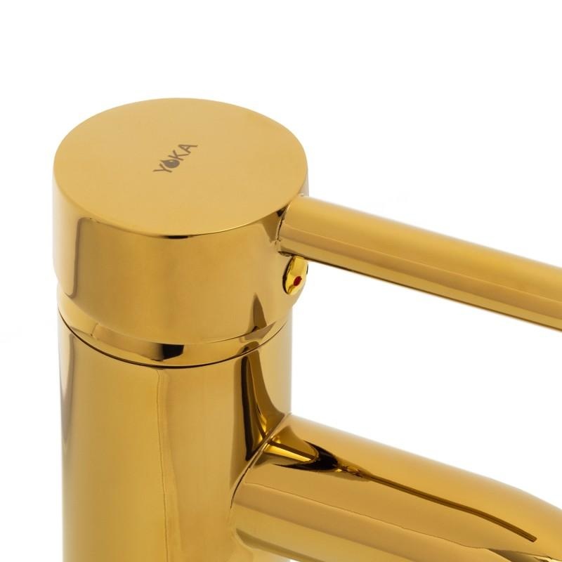 Badkamer wastafel kraan staande gouden kraan