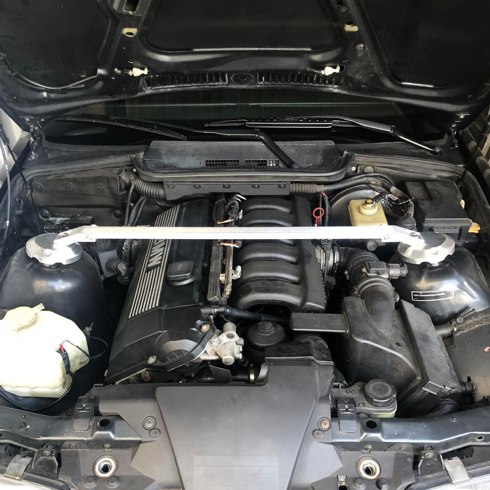 Aluminium veerpootbrug voorzijde 3-delig performance passend voor BMW 3 Serie E36 6 cil 90-99
