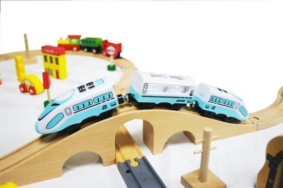 Houten treinbaan met elektrische locomotief - treinset 69 onderdelen