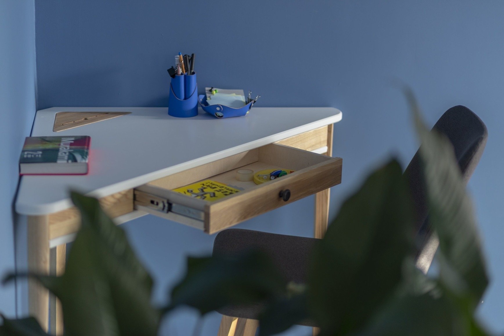 Ashme hoekbureau | Roze essenhout & MDF | FSC-gecertificeerd