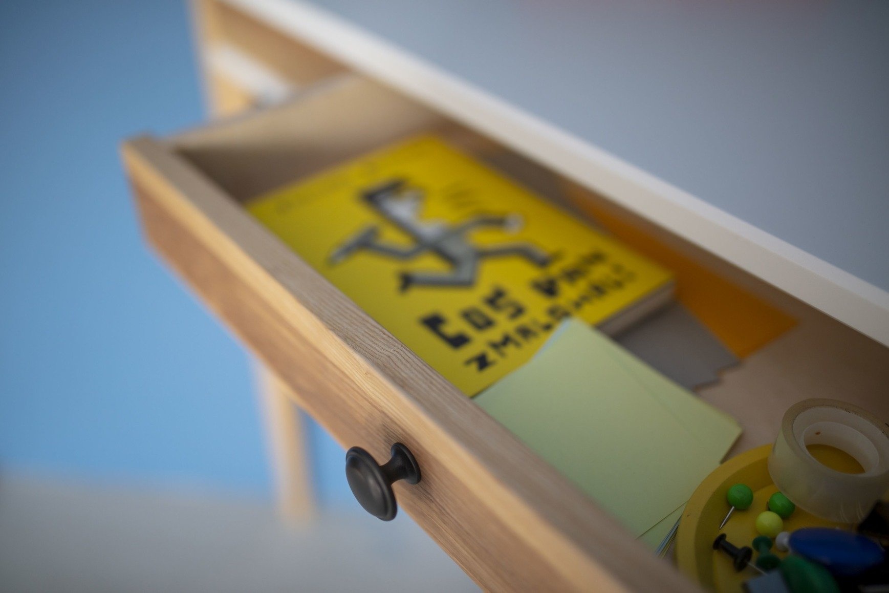 Ashme hoekbureau | Roze essenhout & MDF | FSC-gecertificeerd