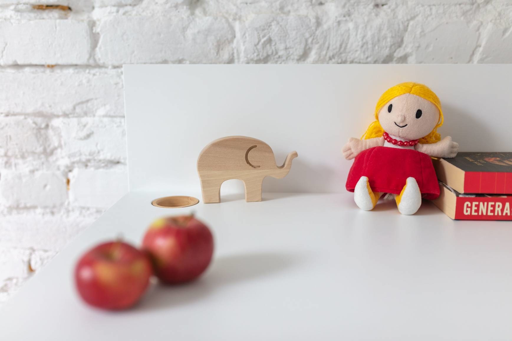 Ashwood Schrijftafel Luka - 110cm breed, bezem geel met essenhouten poten