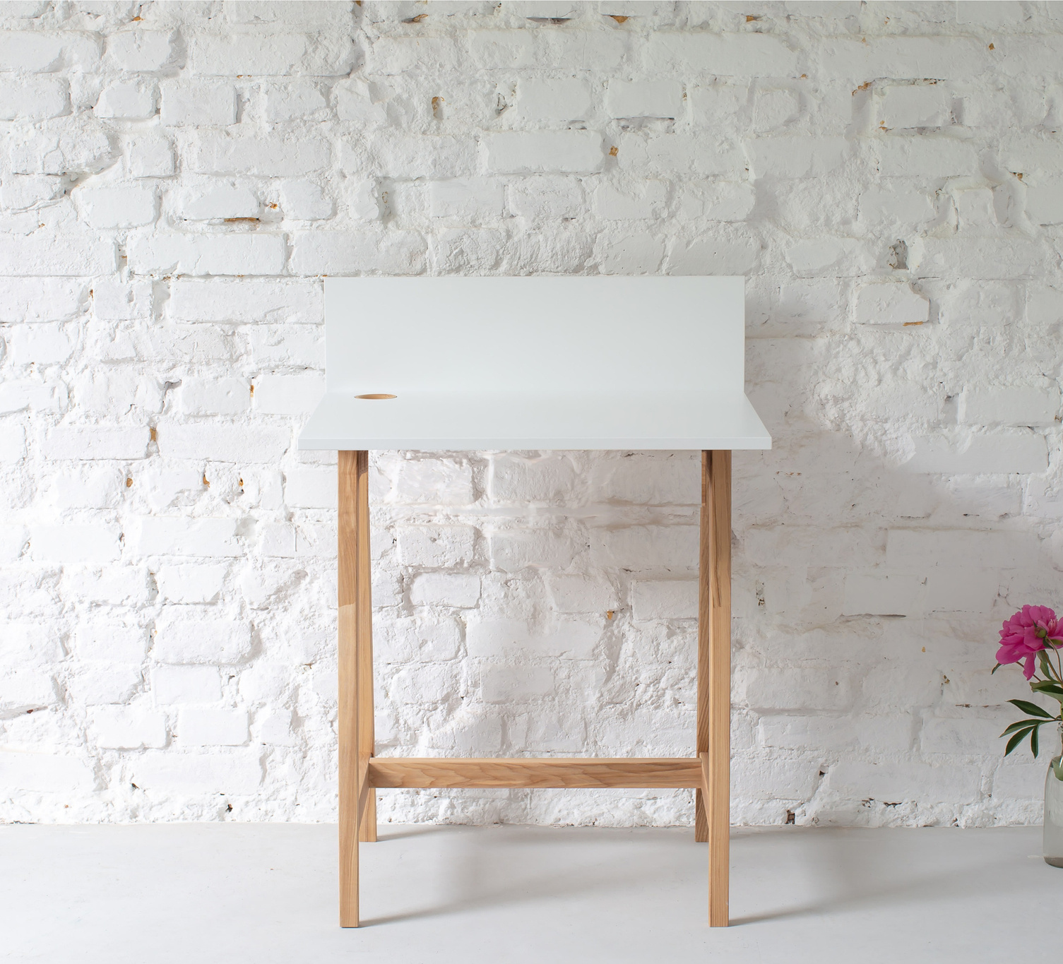 Ashwood Schrijftafel Luka - Essenhout Poten - Vluchtige Munt Kleur - 75x50x94cm