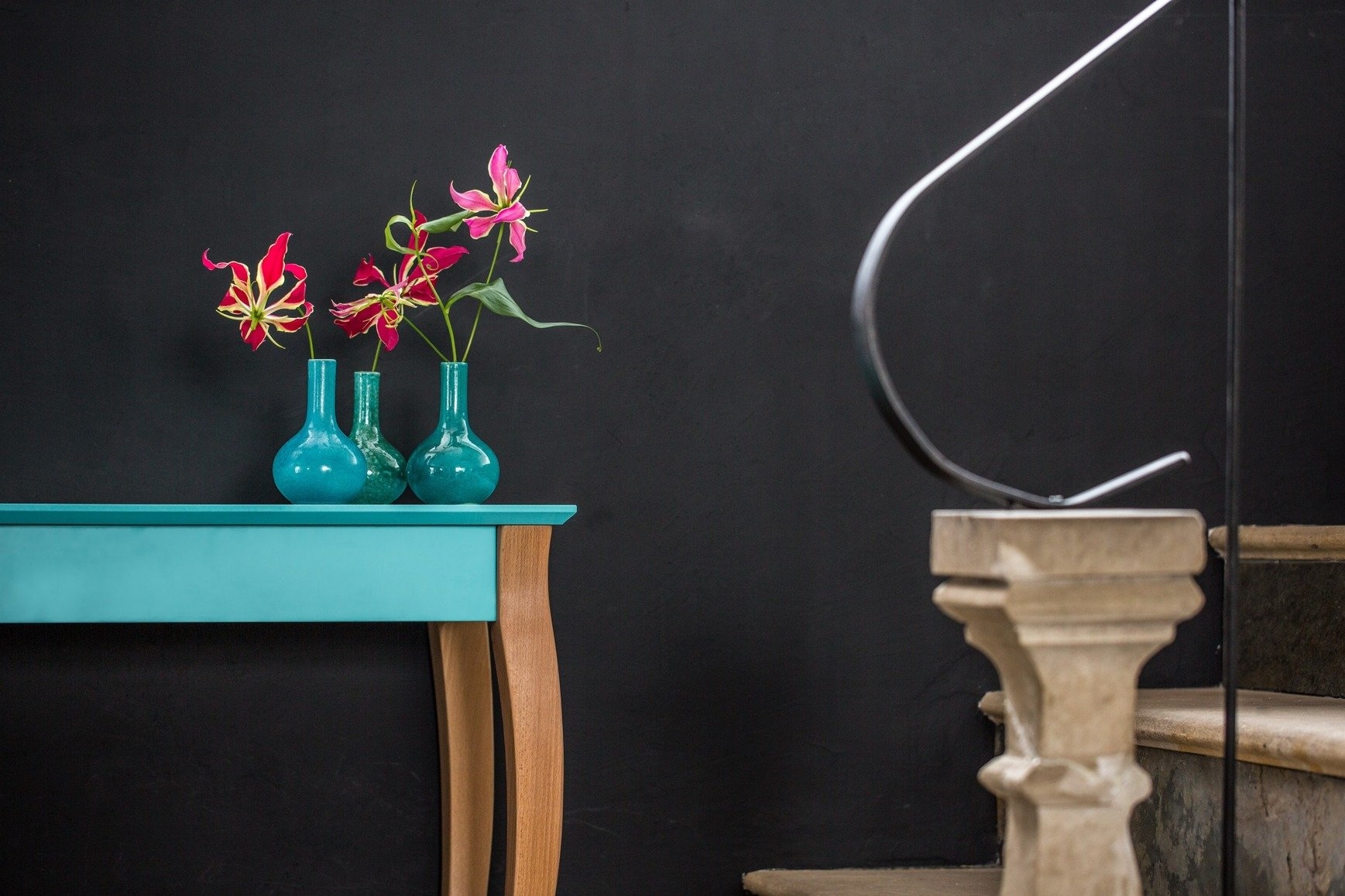 Bijzettafel Lillo 105x35x74 cm in zuiver rood, FSC gecertificeerd