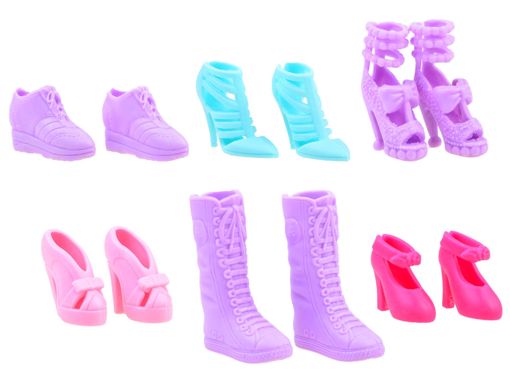 Poppenkleertjes - met kledingkast - 33x9x39cm - 33 delig - roze