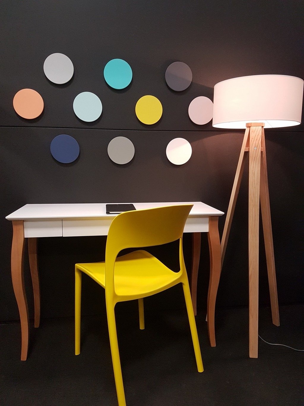 Bureau Lillo | Wit gelakt MDF | Beukenhouten poten | FSC gecertificeerd