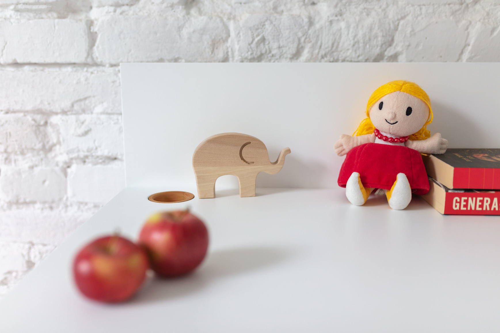 Bureau Luka | 110 cm breed | Eiken poten | Bezemer geel