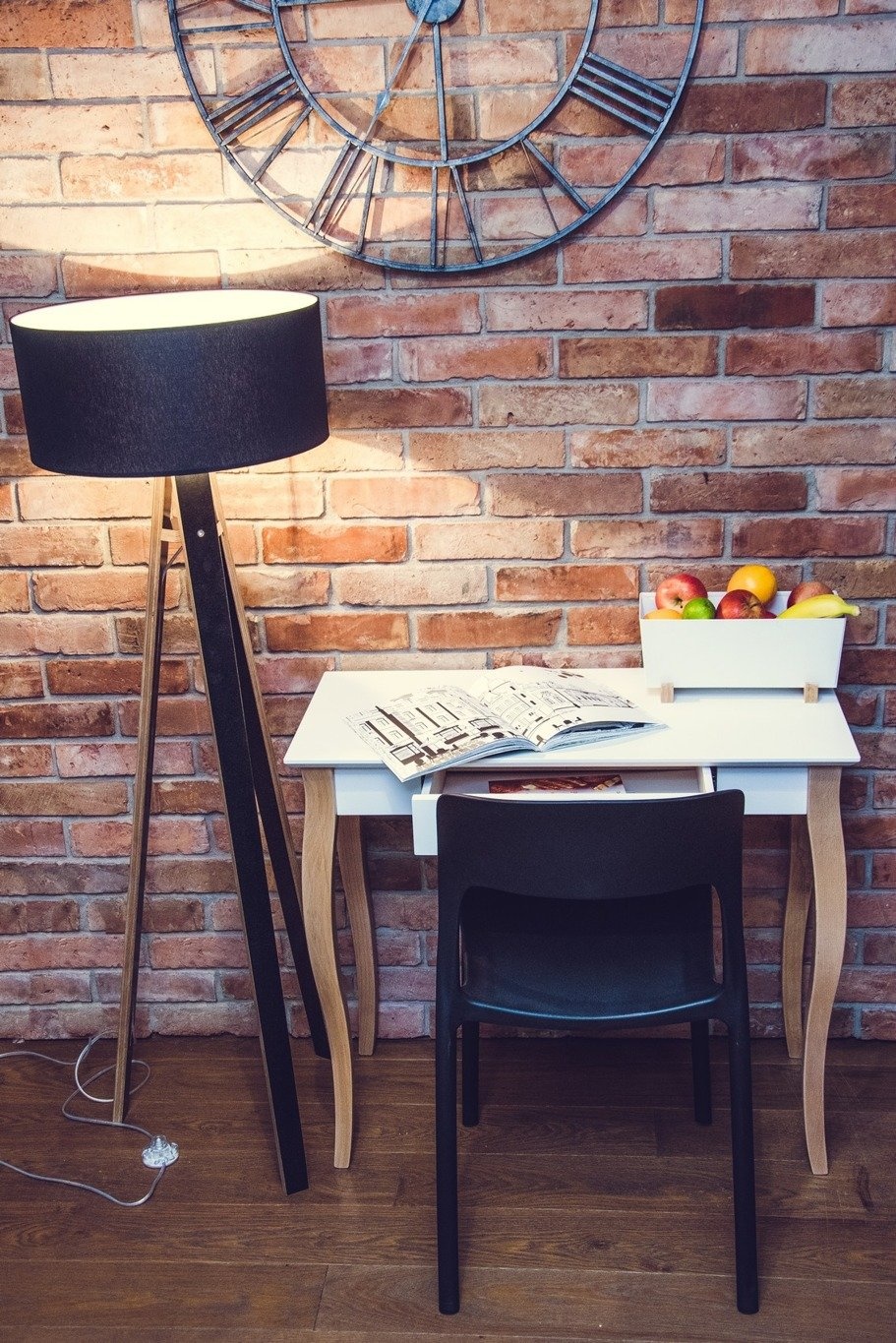 Bureau Lillo - Lichtgrijs met natuurlijke beukenhouten poten, 1 lade - FSC® gecertificeerd