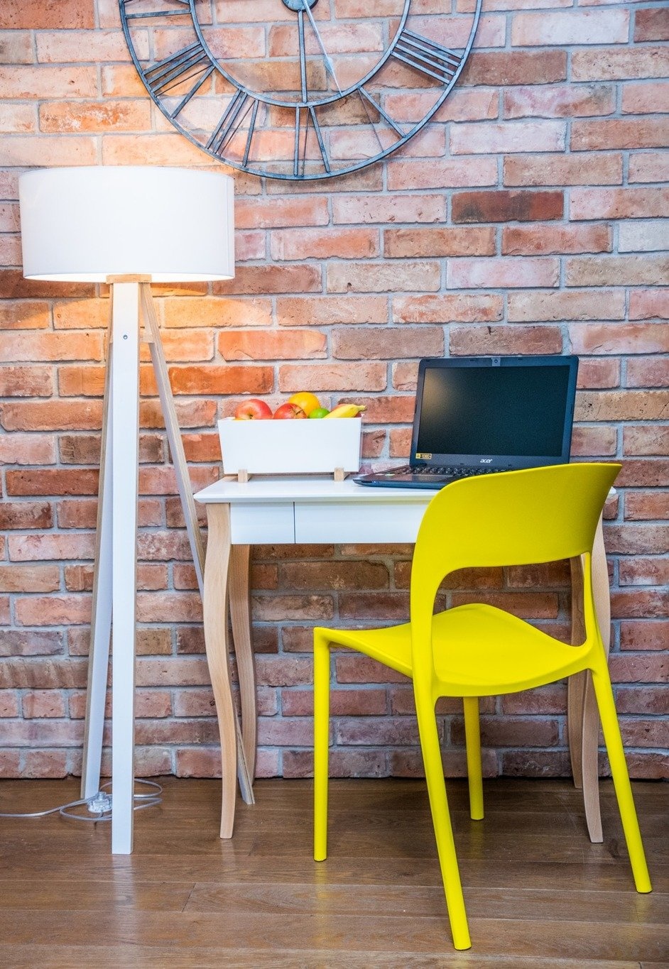 Bureau Lillo - Lichtgrijs met natuurlijke beukenhouten poten, 1 lade - FSC® gecertificeerd