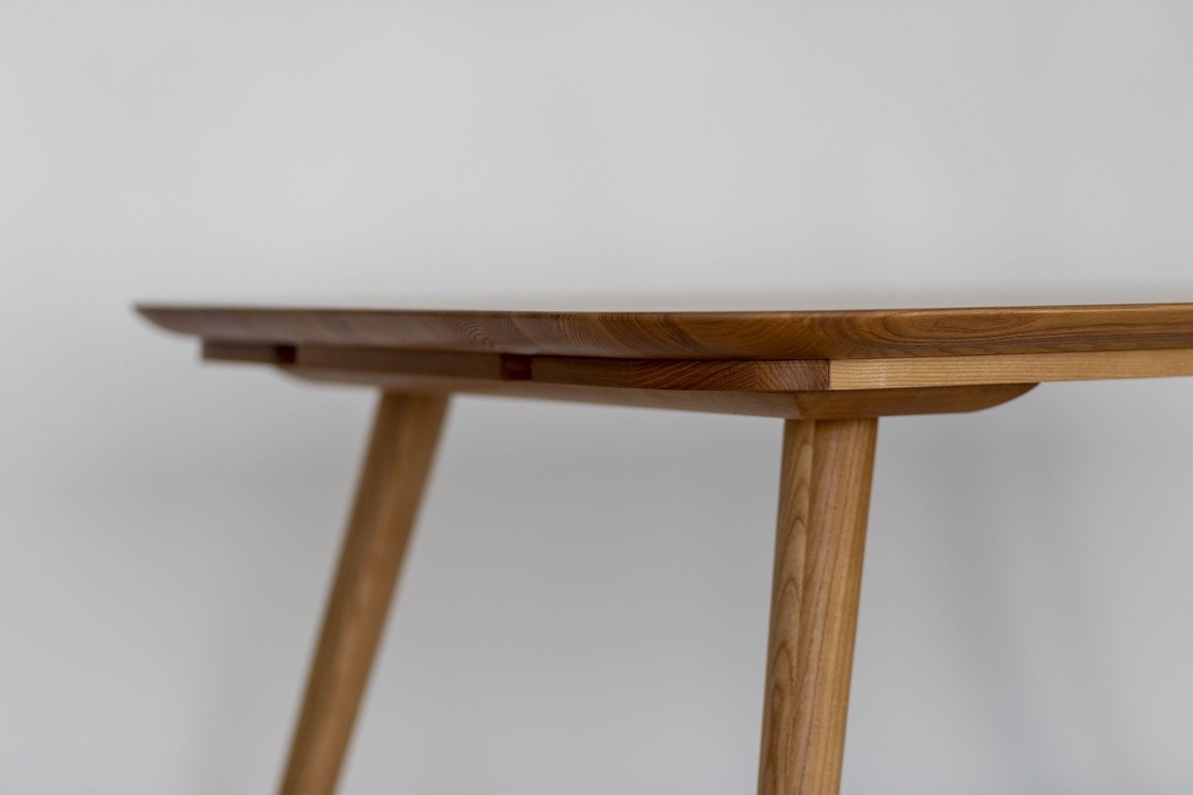 Eettafel Contrast | 180x90 cm | Eiken poten & blad | Essenhout | FSC gecertificeerd