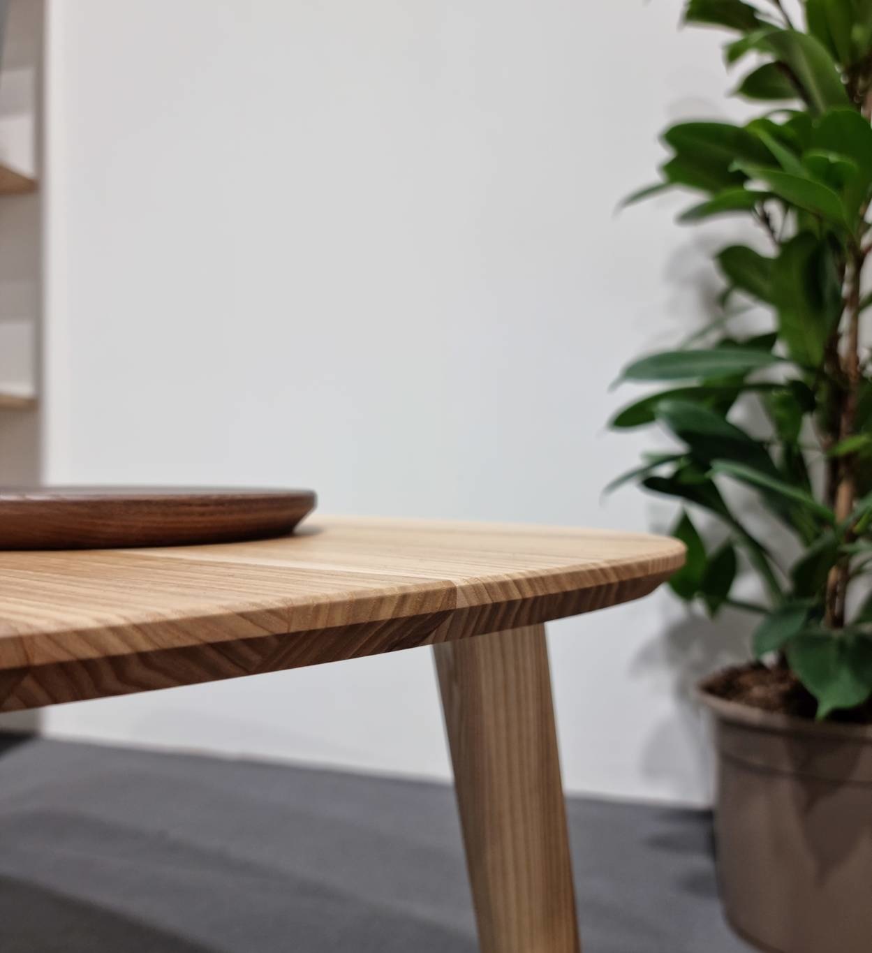 Endocarp salontafel - Essenhout - 110x66cm - FSC gecertificeerd