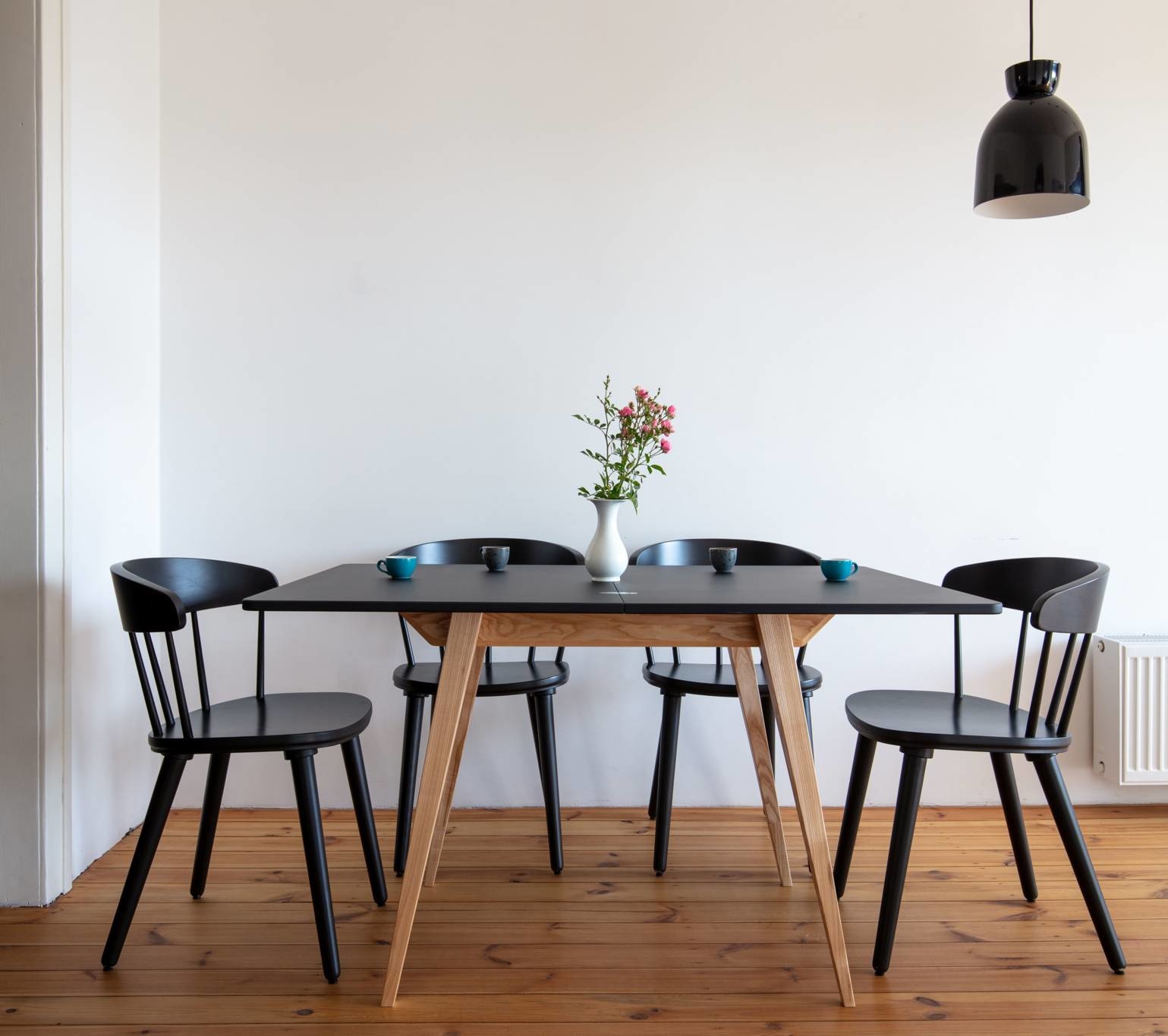 Envelope uitschuifbare eettafel in rood essenhout en MDF - FSC gecertificeerd