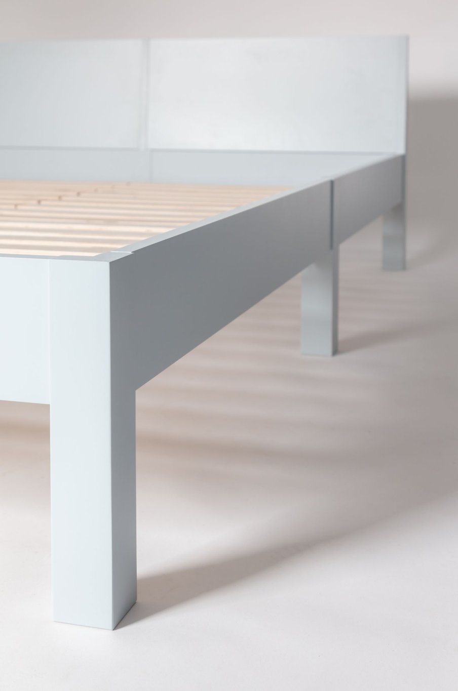 Dabi Bed - 140x220cm, Lichtgrijs, FSC Gecertificeerd
