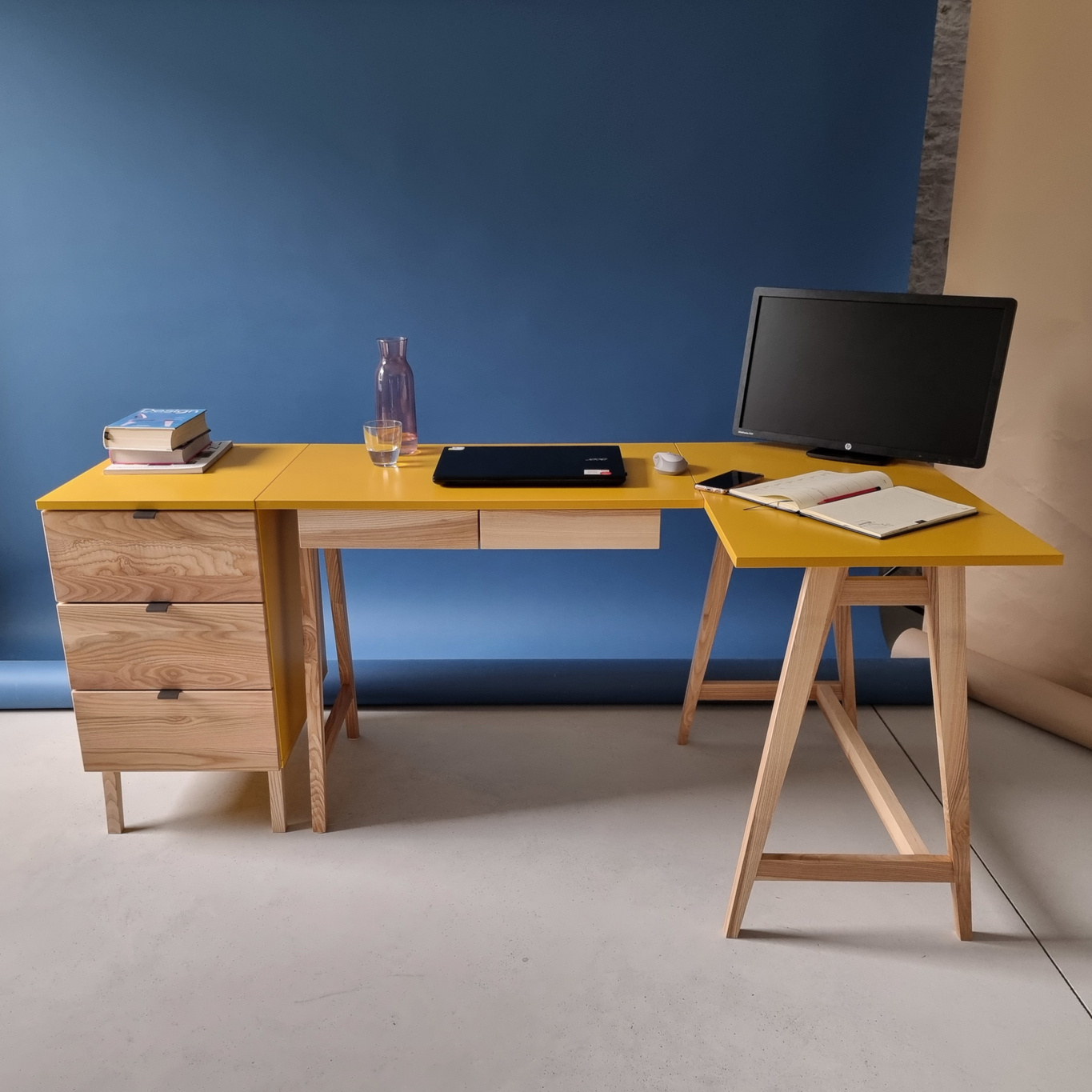 Hoekbureau Luka | Bezemer Geel | Essenhout Poten