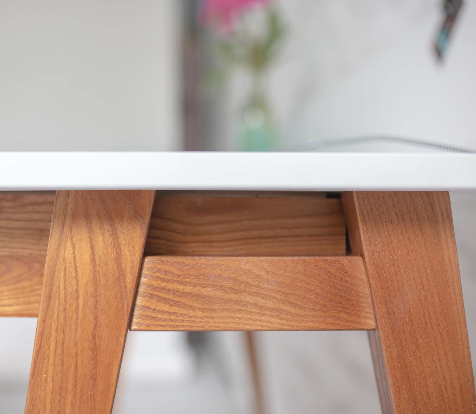 Handig Luka hoekbureau in bruin-beige met eiken poten