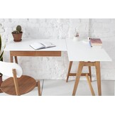 Hoekbureau Luka 135x85cm in Bezemer Geel, rechts met 2 lades en houten poten - FSC gecertificeerd.