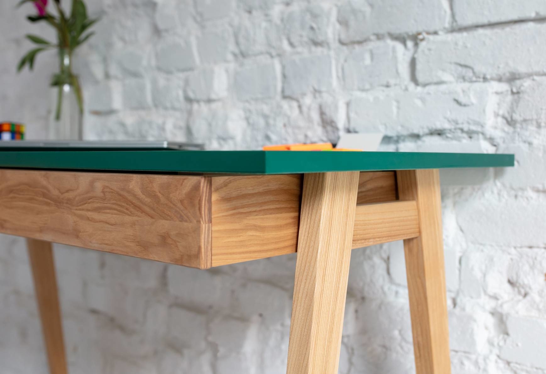 Hoekbureau Luka - Grafiet - Links - Essenhout poten - Incl. lade - FSC gecertificeerd