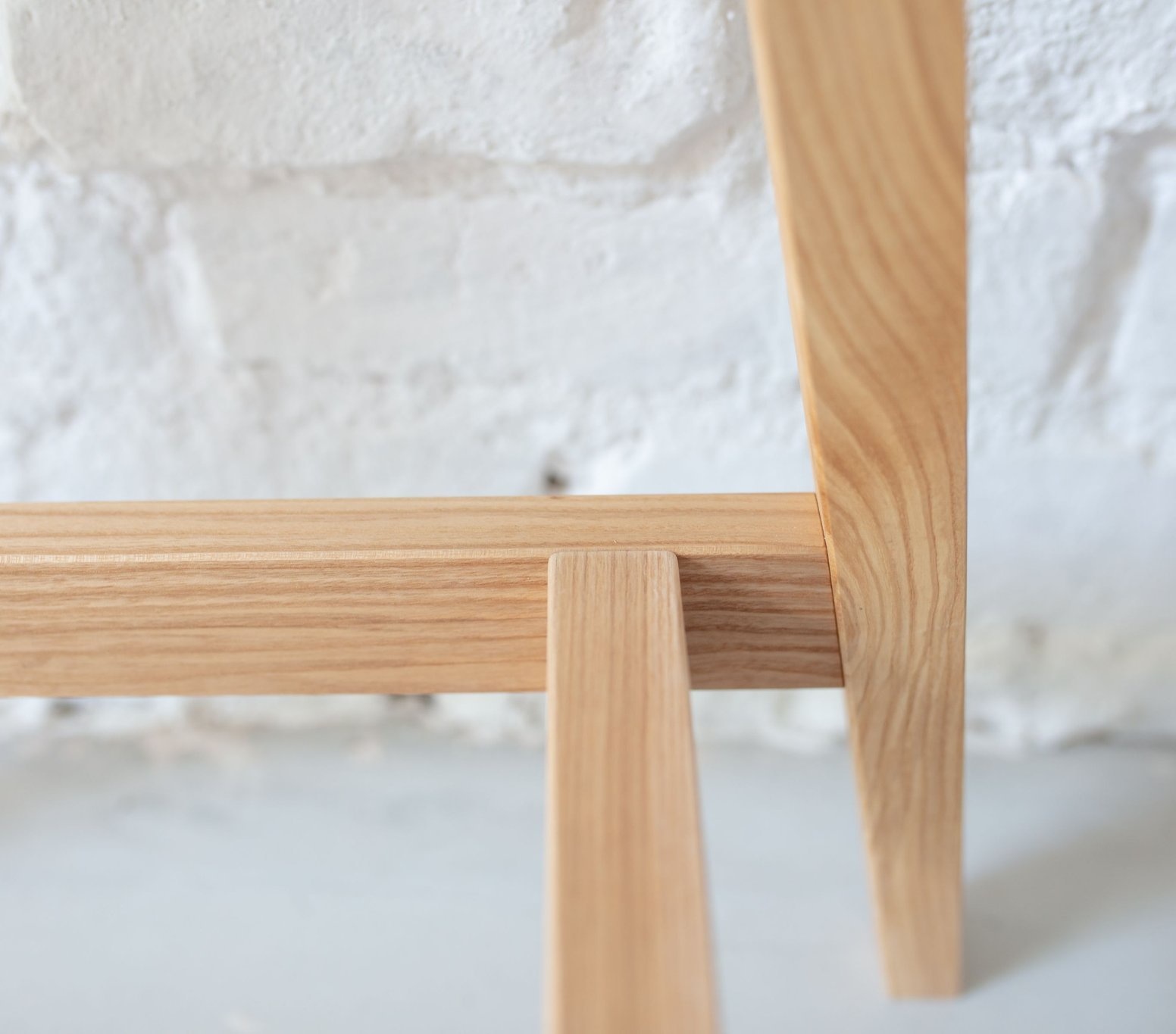 Hoekbureau Luka - Grafiet - Links - Essenhout poten - Incl. lade - FSC gecertificeerd