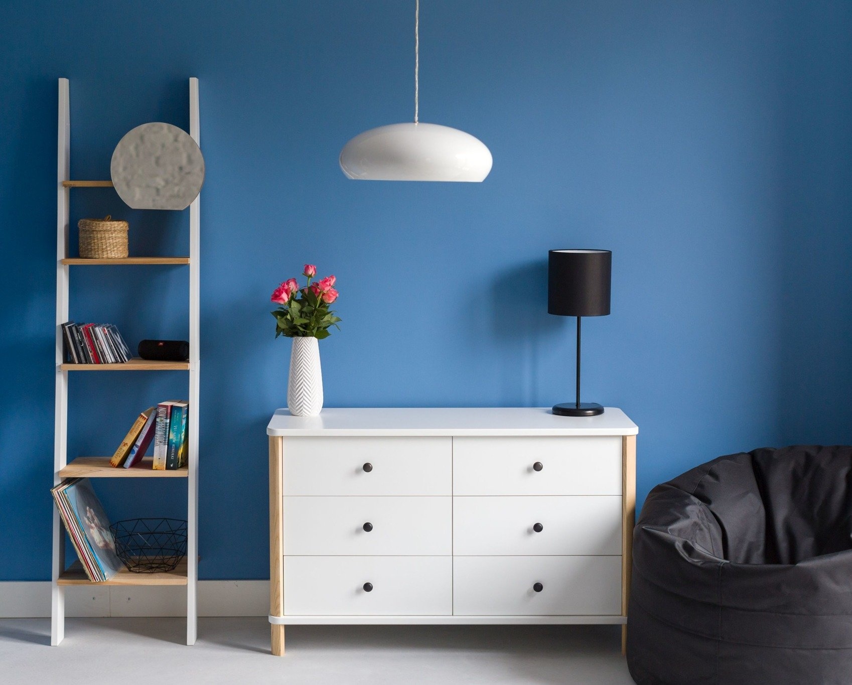 FSC gecertificeerde Ashme ladekast - essenhout en MDF - 6 lades - wit (60 karakters)