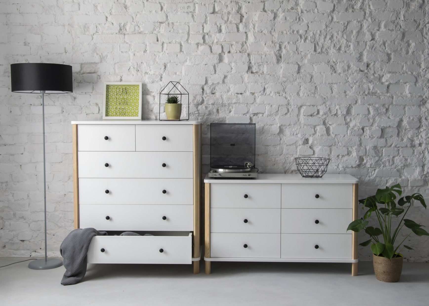 FSC gecertificeerde Ashme ladekast - essenhout en MDF - 6 lades - wit (60 karakters)