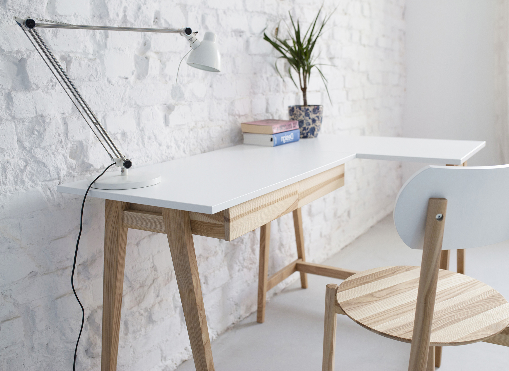 Hoekbureau Luka in Antiek Roze | Rechts georiënteerd | Essen poten | Essenhout & MDF | 2 lades | FSC-gecertificeerd