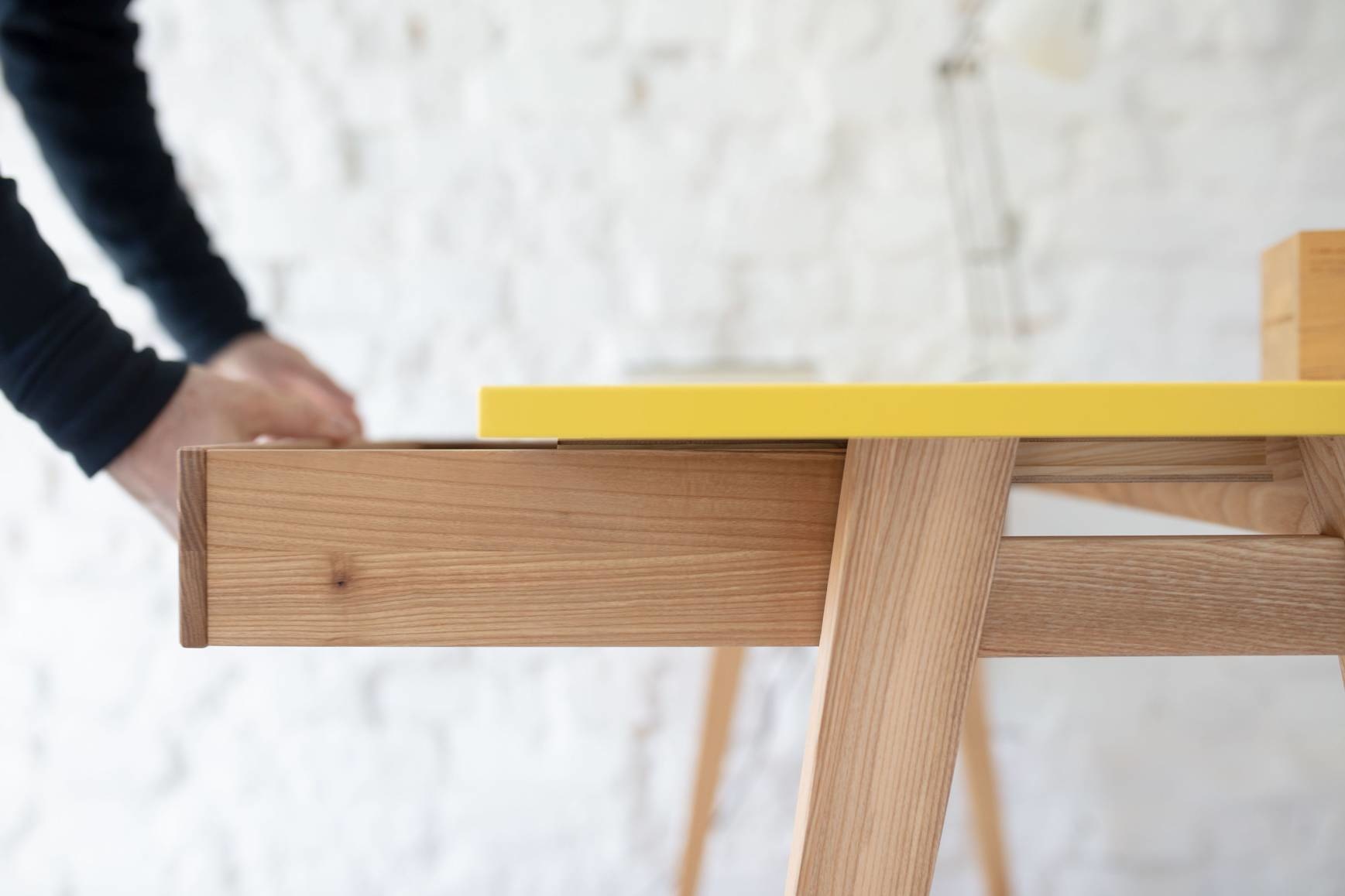 Hoekbureau Luka | Bruin Beige | Linkse oriëntatie | Essenhouten poten