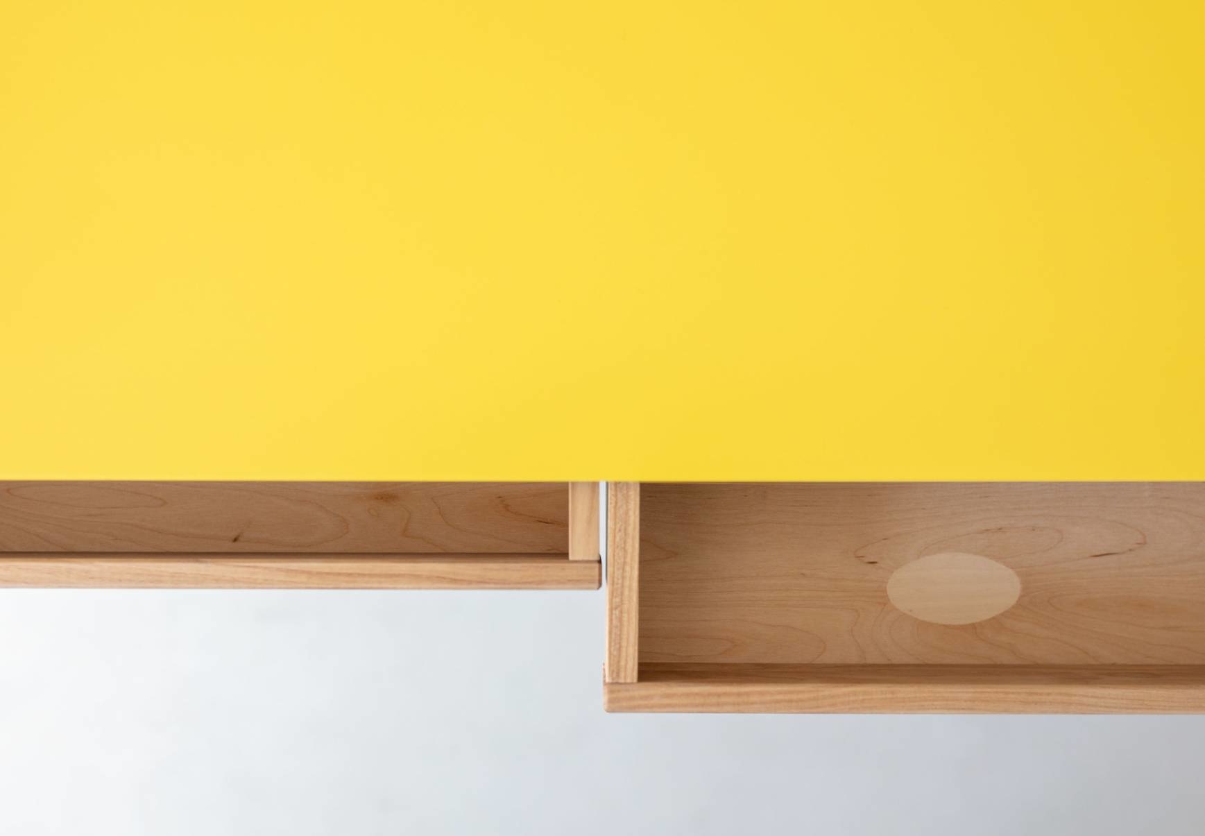Hoekbureau Luka krijtwit rechts essenhout poten - 135x85x75 cm - 2 lades - FSC100% & FSCMIX gecertificeerd